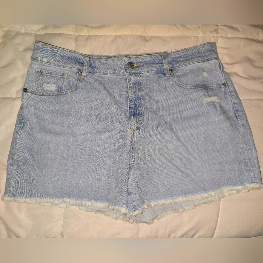 LOFT NWT The Cut Off Short High Rise Curvy Regular Fit Size 31